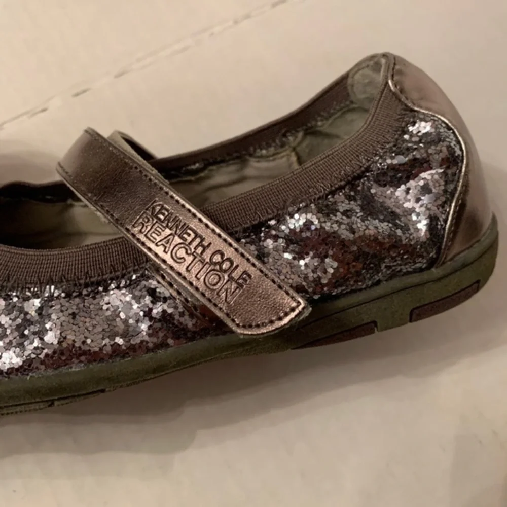 Kenneth Cole Reaction Silver Glitter Shoe